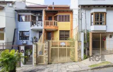 Imagem: A casa possui 3 Dormitórios, 1 Banheiro, 174m² de Área e