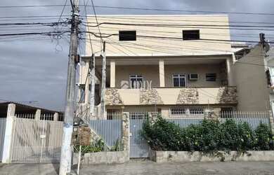 Imagem: A casa possui 3 Dormitórios, 2 Banheiros, 3 Vagas na garagem