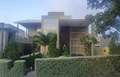 Imagem: A casa possui 5 Dormitórios, 5 Banheiros, 2 Vagas na garagem