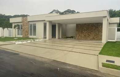 Imagem: A casa em condomínio possui 4 Dormitórios, 2 Banheiros, 4