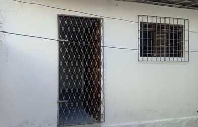 Imagem: A casa possui 1 Dormitório e 1 Banheiro e está localizado