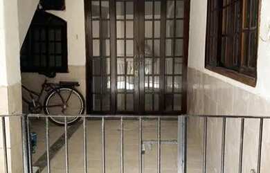 Imagem: A casa possui 1 Dormitório, 1 Banheiro, 1 Vaga na garagem