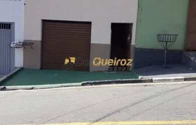 Imagem: A casa possui 2 Dormitórios, 1 Banheiro, 2 Vagas na garagem