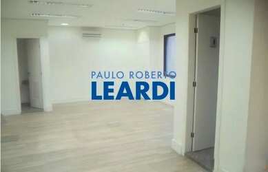 Imagem: O depósito possui 1 Vaga na garagem, 37m² de Área e está