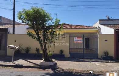 Imagem: A casa possui 2 Dormitórios, 1 Banheiro, 2 Vagas na garagem