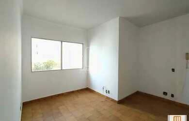 Imagem: O apartamento possui 3 Dormitórios, 1 Banheiro, 1 Vaga na garagem