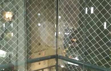 Imagem: O apartamento possui 3 Dormitórios, 1 Banheiro, 1 Vaga na garagem