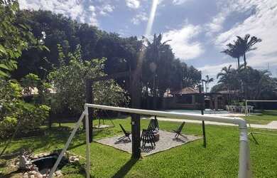 Imagem: A casa possui 3 Dormitórios, 2 Banheiros, 220m² de Área e