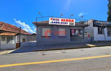 Imagem: A casa possui 3 Dormitórios, 3 Banheiros, 3 Vagas na garagem