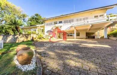 Imagem: A casa possui 5 Dormitórios, 5 Banheiros, 5 Vagas na garagem