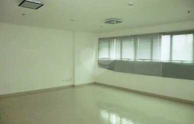 Imagem: O depósito possui 1 Vaga na garagem, 42m² de Área e está