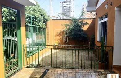 Imagem: A casa possui 3 Dormitórios, 3 Banheiros, 4 Vagas na garagem