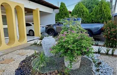 Imagem: A casa possui 4 Dormitórios, 4 Banheiros, 2 Vagas na garagem