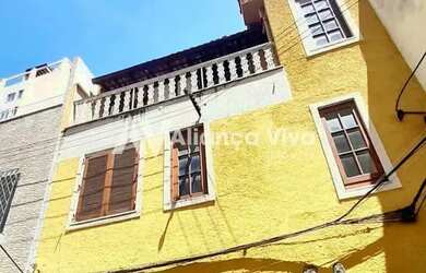 Imagem: A casa possui 3 Dormitórios, 3 Banheiros, 1 Vaga na garagem