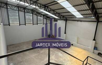 Imagem: A casa possui 4 Dormitórios, 3 Banheiros, 5 Vagas na garagem