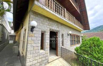 Imagem: A casa possui 5 Dormitórios, 5 Banheiros, 5 Vagas na garagem