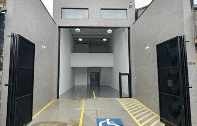 Imagem: O depósito possui 2 Vagas na garagem, 134m² de Área e Imóvel