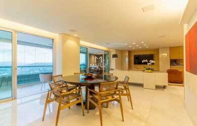 Imagem: O apartamento possui 4 Dormitórios, 5 Banheiros, 4 Vagas na