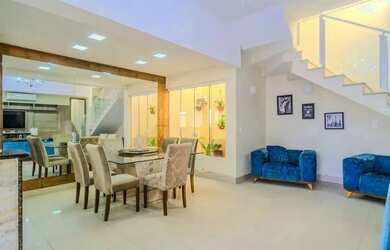 Imagem: A casa possui 5 Dormitórios, 3 Banheiros, 2 Vagas na garagem