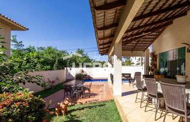 Imagem: A casa em condomínio possui 4 Dormitórios, 5 Banheiros, 4