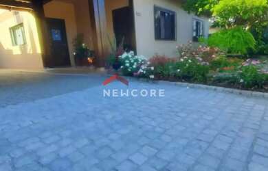 Imagem: A casa possui 5 Dormitórios, 4 Banheiros, 5 Vagas na garagem