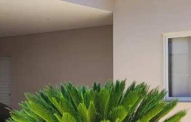 Imagem: A casa possui 2 Dormitórios, 3 Banheiros, 2 Vagas na garagem