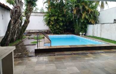 Imagem: A casa possui 5 Dormitórios, 5 Banheiros, 5 Vagas na garagem