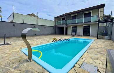 Imagem: A casa possui 4 Dormitórios, 5 Banheiros, 5 Vagas na garagem