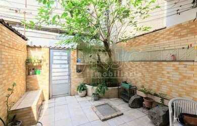 Imagem: A casa possui 3 Dormitórios, 4 Banheiros, 1 Vaga na garagem