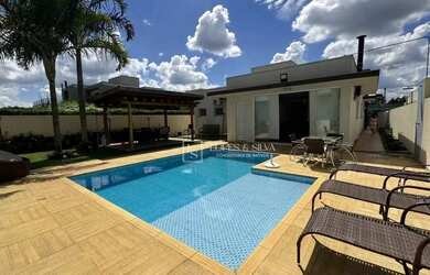 Imagem: A casa em condomínio possui 3 Dormitórios, 5 Banheiros, 4