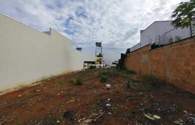 Imagem: O terreno à venda possui e está localizado em Plano Diretor