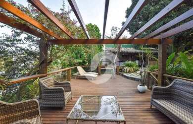 Imagem: A casa em condomínio possui 5 Dormitórios, 2 Banheiros, 4