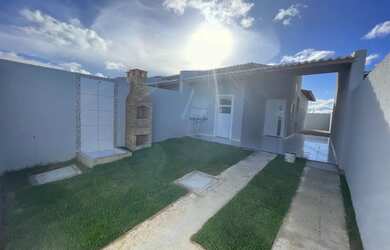 Imagem: A casa possui 2 Dormitórios, 2 Banheiros, 3 Vagas na garagem