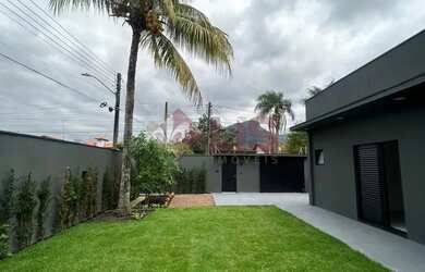 Imagem: Casa Térrea à Venda Bairro Indaiá Apenas 750m da Praia!