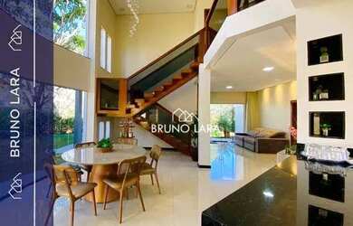 Imagem: A casa em condomínio possui 4 Dormitórios, 3 Banheiros, 4