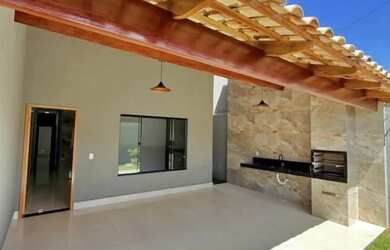 Imagem: A casa possui 3 Dormitórios, 3 Banheiros, 1 Vaga na garagem