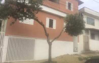 Imagem: A casa possui 2 Dormitórios, 1 Banheiro e está localizado