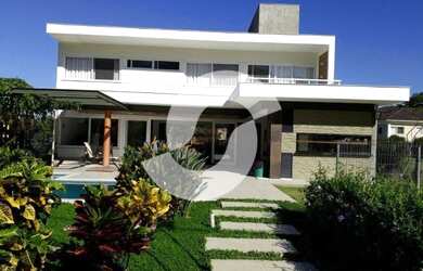 Imagem: A casa em condomínio possui 4 Dormitórios, 5 Banheiros, 2