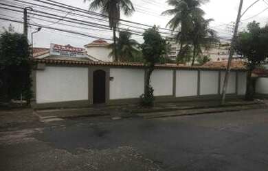 Imagem: A casa possui 5 Dormitórios, 5 Banheiros, 2 Vagas na garagem