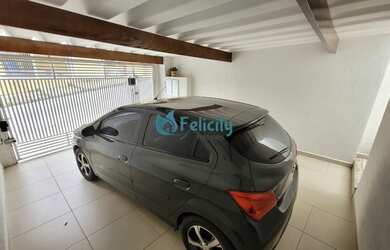 Imagem: A casa possui 2 Dormitórios, 1 Banheiro, 2 Vagas na garagem