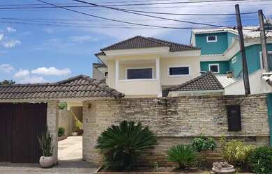 Imagem: A casa em condomínio possui 4 Dormitórios, 3 Banheiros, 3