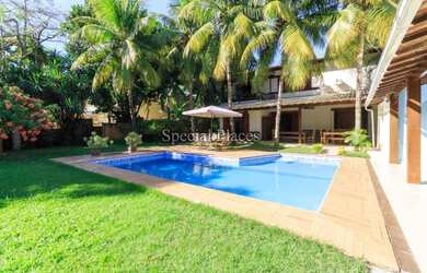 Imagem: A casa em condomínio possui 4 Dormitórios, 5 Banheiros, 2