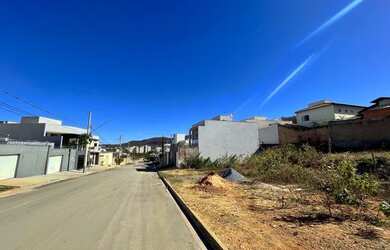 Imagem: O terreno possui 240m² de Área e está localizado em Ibituruna