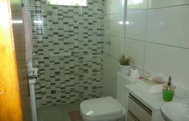 Imagem: A casa possui 4 Dormitórios, 4 Banheiros, 2 Vagas na garagem