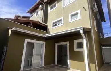 Imagem: A casa possui 3 Dormitórios, 5 Banheiros, 4 Vagas na garagem