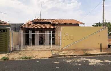 Imagem: A casa à venda possui 2 Dormitórios, 2 Banheiros, 2 Vagas