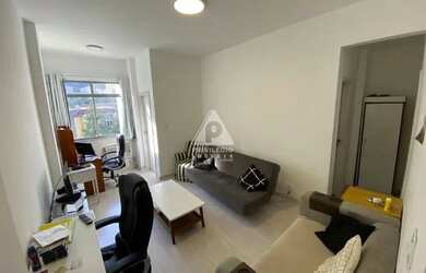 Imagem: O apartamento possui 1 Dormitório, 1 Banheiro, 1 Vaga na garagem