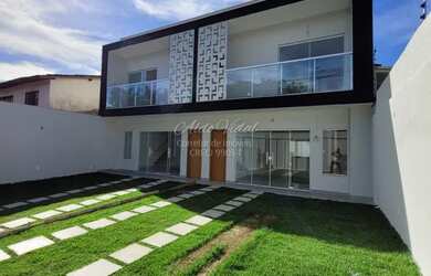 Imagem: A casa possui 4 Dormitórios, 2 Banheiros, 2 Vagas na garagem