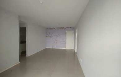 Imagem: O apartamento possui 3 Dormitórios, 1 Banheiro, 2 Vagas na