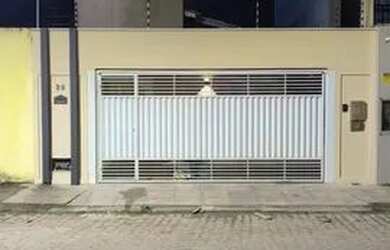 Imagem: A casa possui 2 Dormitórios, 2 Banheiros, 1 Vaga na garagem